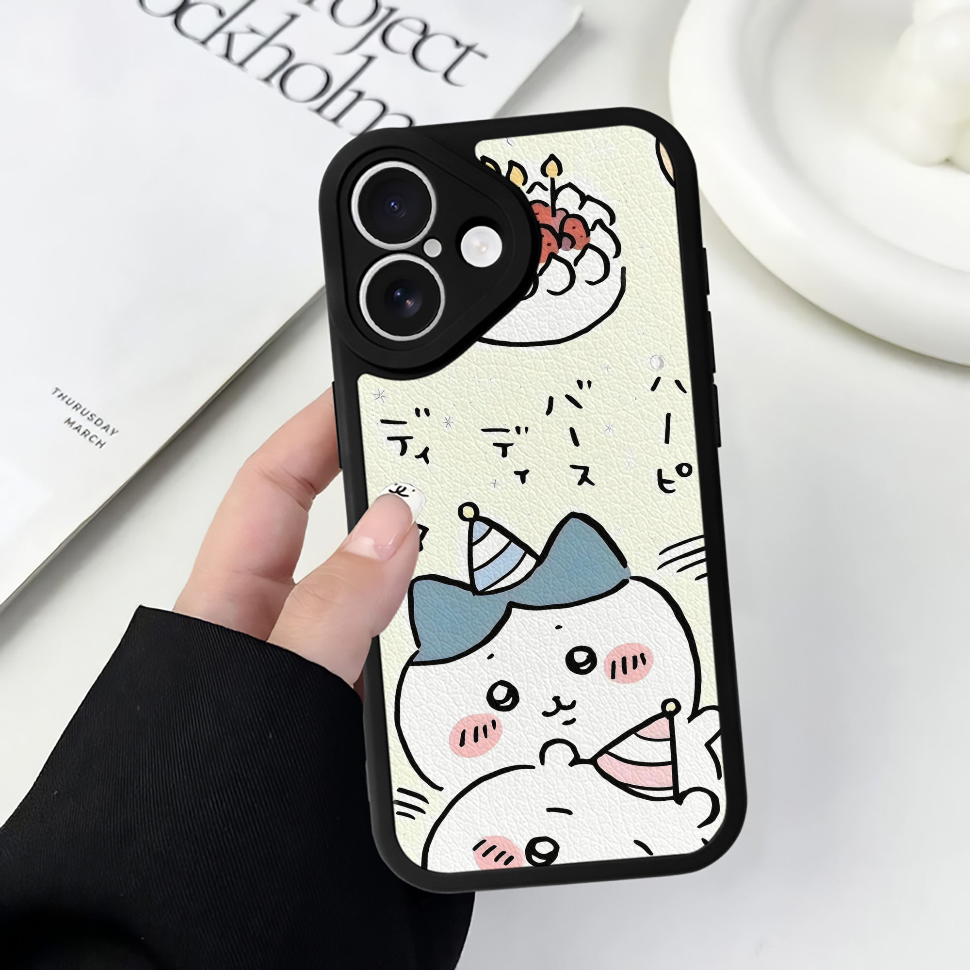 （画像用） ちいかわ Chii-kawa 【iPhone 16シリーズ対応】シリコンスマホケース（レザー調） 材質：シリコン